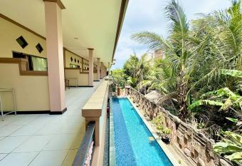 Taxa Raya Guest House allows 18 year olds to book a room