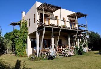 Hale Lau has Balcony rooms