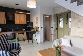 Gregory s Farm has Balcony rooms