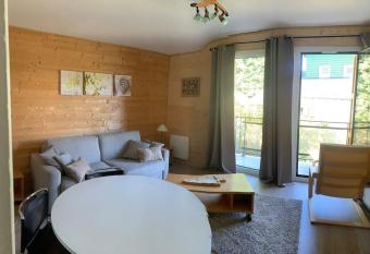 Appartement T2 Font Romeu allows 18 year olds to book a room