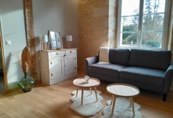 G  te Bande Dessin  e dans le Perche has rooms with a private hot tub