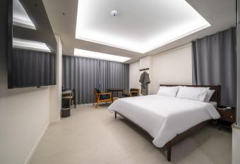                                  Bluebird Hotel allows 18 year olds to book a room