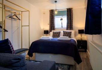 Moray Court Chester City Centre Studio Apartment by Rework Accommodation has Balcony rooms