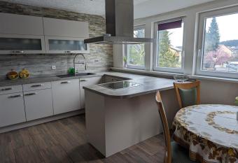 Nepalaya Ferienwohnung has rooms with a private hot tub