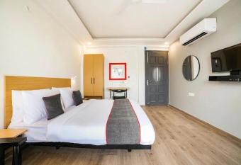 TIPSYY INN 003 has Smoking rooms