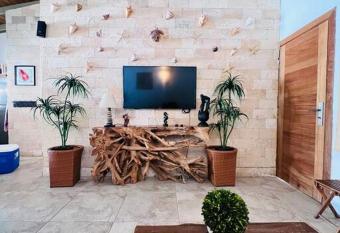 Casa en Villas Jubey con acceso al Hotel Emotion By Hodelpa has Balcony rooms