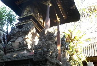 Tutick House has Balcony rooms