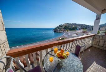 Apartmani Stari Grad has Balcony rooms