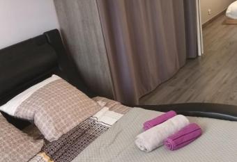 Maison en ville has Balcony rooms