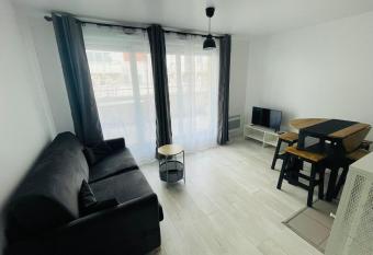 Studio 2 pers, Villemomble disneyland Porte de la villette has Balcony rooms