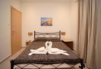 Karnagio Rooms has Balcony rooms