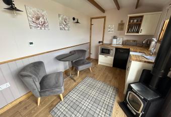 Hafod Shepherd Hut has Balcony rooms