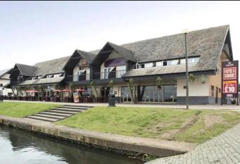 OYO Lakeside Willen Lake Milton Keynes allows 18 year olds to book a room