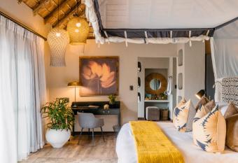 Thornybush Simbambili Lodge allows 18 year olds to book a room