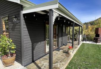 Pyke Cottage, Clyde allows 18 year olds to book a room