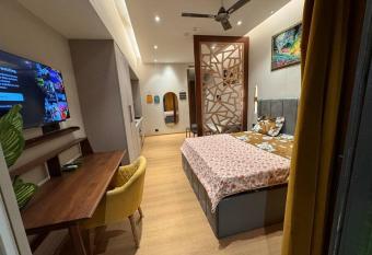 Golden Touch Suites/Studios-Galaxy Blue Sapphire has Balcony rooms