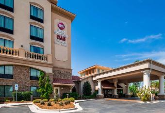 Best Western Plus Westgate Inn & Suites allows 18 year olds to book a room