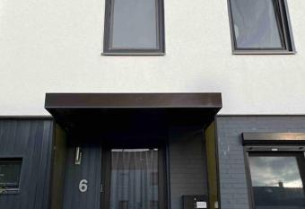 Haus mit 3 Schlafzimmer 3 gro  en Doppelbetten f  r bis zu 6 Personen has Balcony rooms