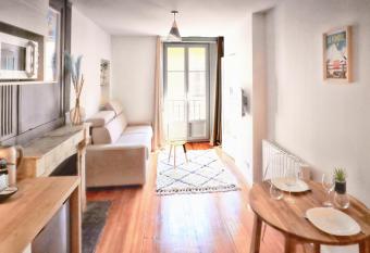 Studio cot   belv  d  re allows 18 year olds to book a room