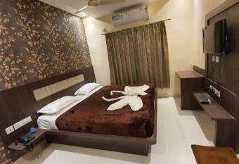 Hotel Home Town Puri - Lift - Parking - Near Golden Beach - Excellent Service Recommended has Balcony rooms