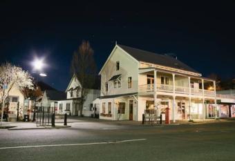 City Apartment South Street allows 18 year olds to book a room