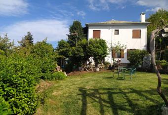              has rooms with a private hot tub