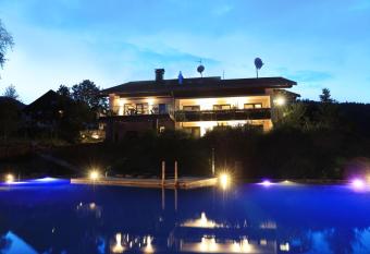 Boutique Hotel Herzhof - Garni-Appartements - Adults Only allows 18 year olds to book a room