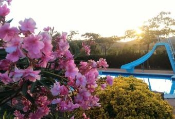 La Mandriana has Smoking/Balcony rooms