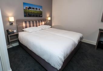 Hotel Fine Harmony allows 18 year olds to book a room