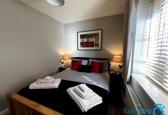 Stylish Apartment for solo and couple travellers allows 18 year olds to book a room