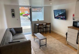 LT Apartments 56 - Free St parking allows 18 year olds to book a room