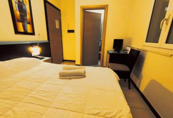 Hotel del Mare allows 18 year olds to book a room