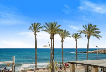 urban village apartment has rooms with a private hot tub