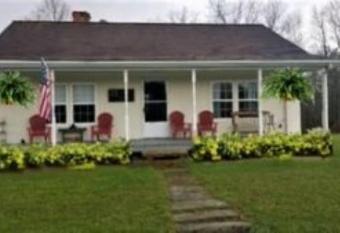 Clintwood Cottage has Balcony rooms