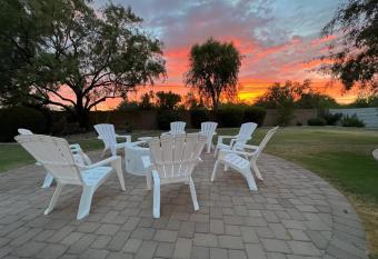 Luxurious 4 Bedroom Home in Scottsdale has rooms with a private hot tub