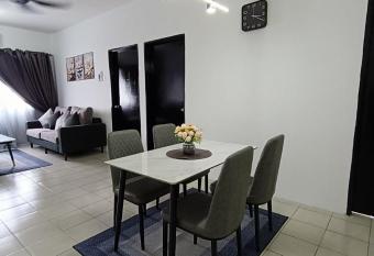 Cozy Nest at Coutryhomes Rawang by Bliss Stay Management has Balcony rooms