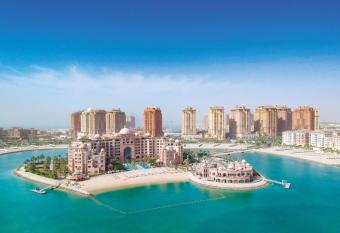 Marsa Malaz Kempinski, The Pearl has rooms with a private hot tub