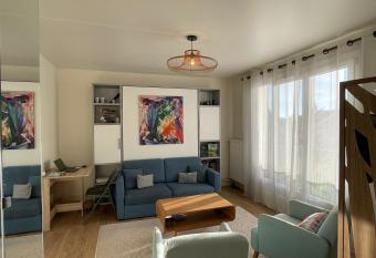 Le Saint-Maurien has Balcony rooms