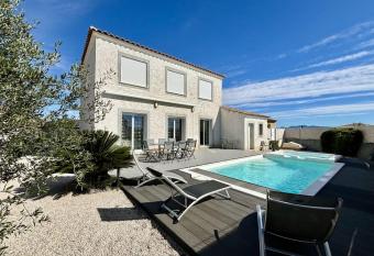 Family cottage with private pool has Balcony rooms