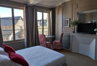 Mansion Victorine allows 18 year olds to book a room