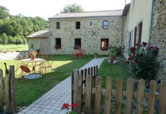 Le Moulin de Drapras has Balcony rooms