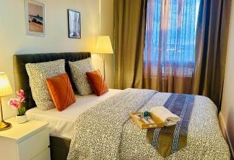 paris holiday has Balcony rooms