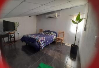 Deidad has rooms with a private hot tub