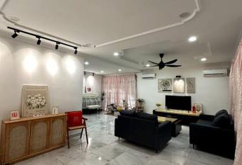 Cozy 2StoreyHome 5Room11Pax@ChaiLengPark allows 18 year olds to book a room