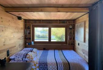 La Tiny house has Balcony rooms