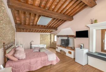 Casa Serena has rooms with a private hot tub