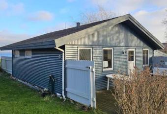 Bo i vandkanten p   Avernak   has Balcony rooms