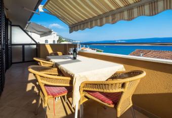 Apartman Bruna has Balcony rooms