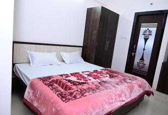 Hotel Shree Chandram has Balcony rooms