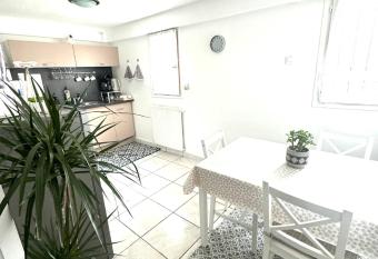 T2 La roseraie allows 18 year olds to book a room